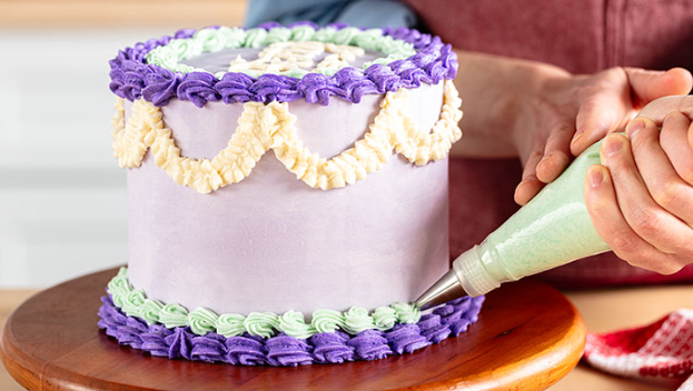 Retro Cake Designs Making a Comeback